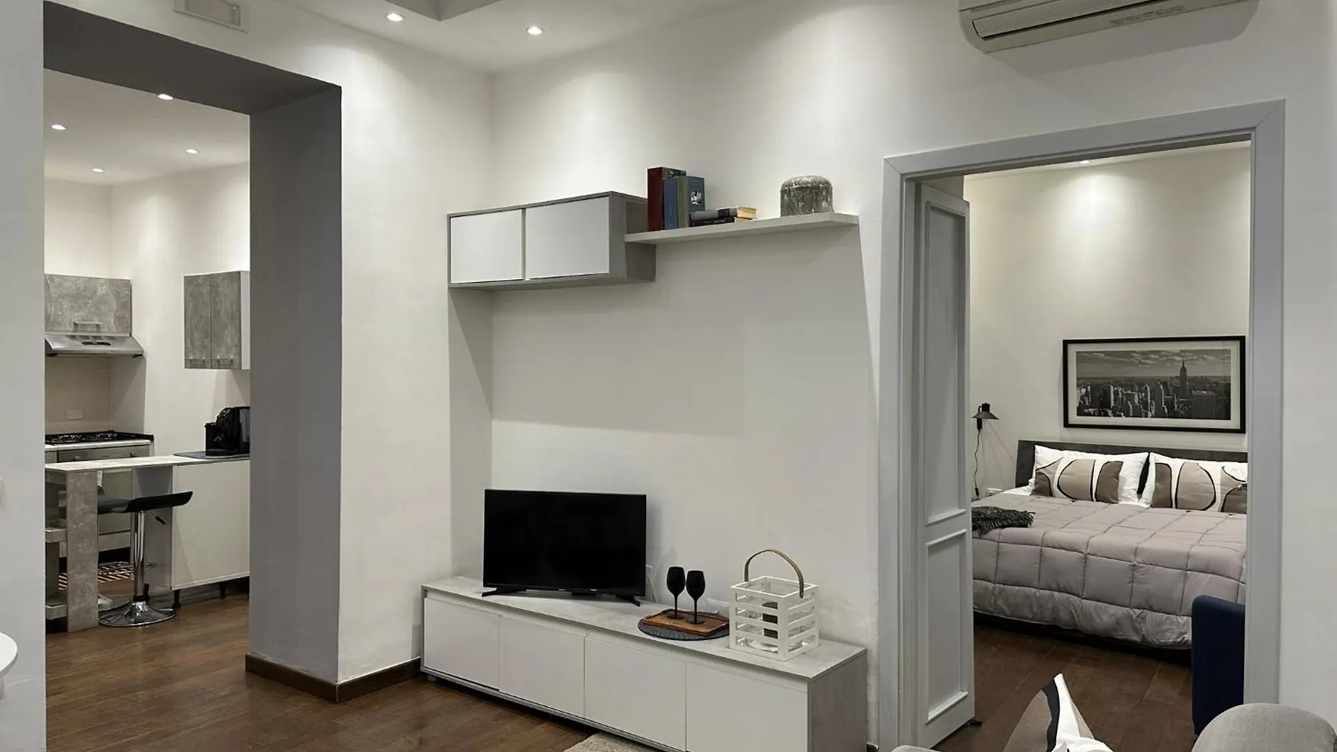 Bilocale A Chiaia Vicino A Via Dei Mille Apartment Naples