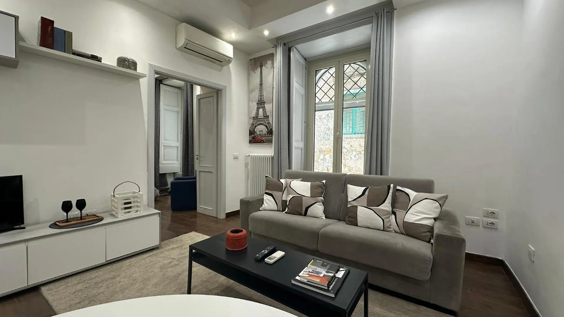 Bilocale A Chiaia Vicino A Via Dei Mille Apartment Naples