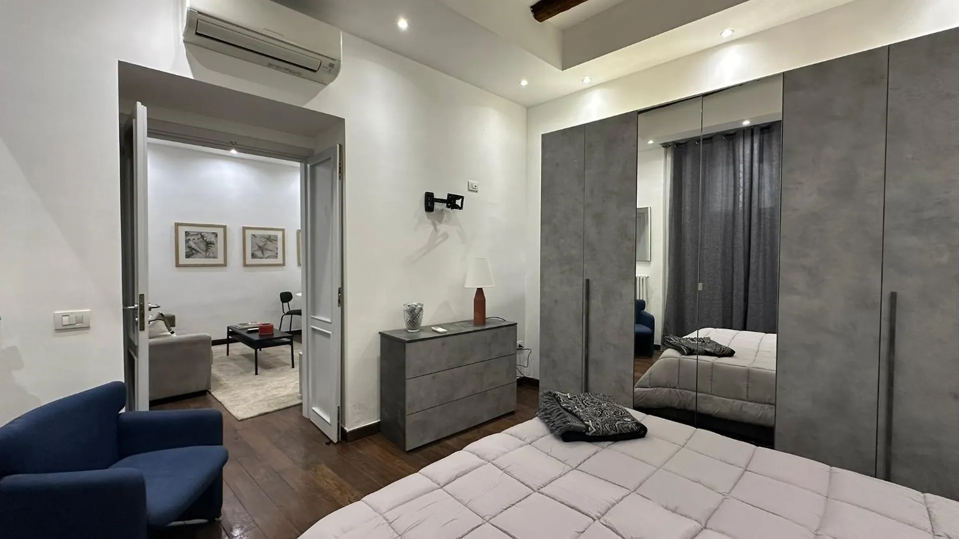 Bilocale A Chiaia Vicino A Via Dei Mille Apartment Naples Italy