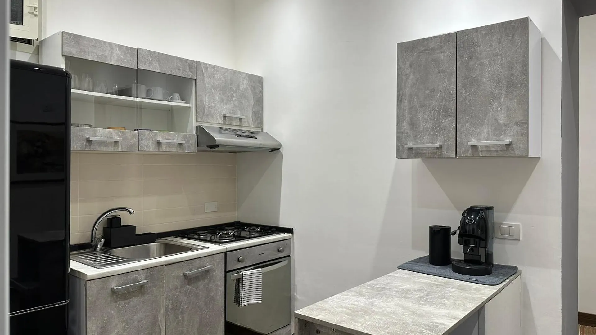 Bilocale A Chiaia Vicino A Via Dei Mille Διαμέρισμα Νάπολη