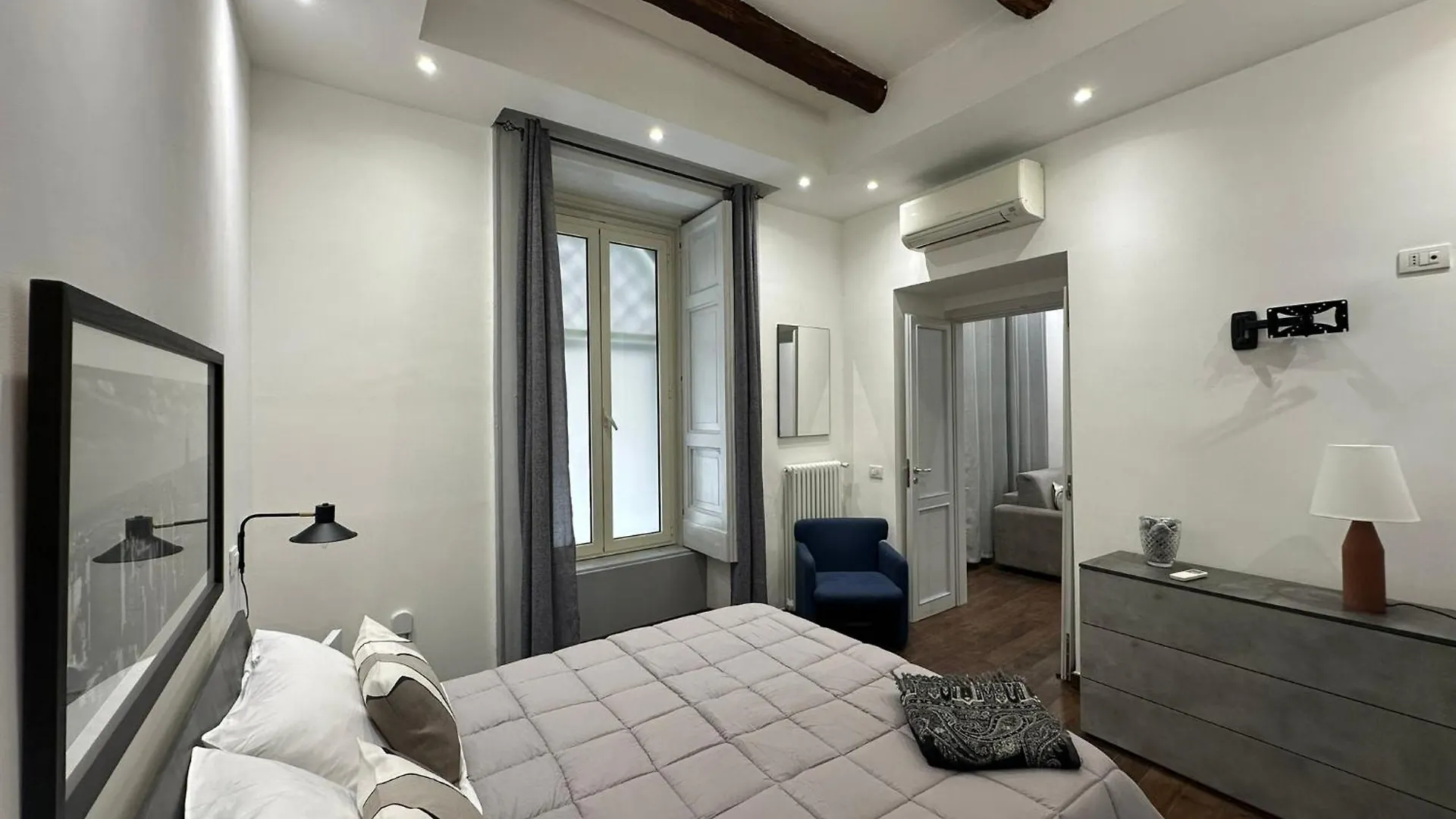 Bilocale A Chiaia Vicino A Via Dei Mille Διαμέρισμα Νάπολη